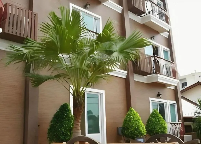 Red Balcony Hotel